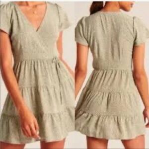Abercrombie & Fitch Green Floral Wrap Tiered Dress Small
